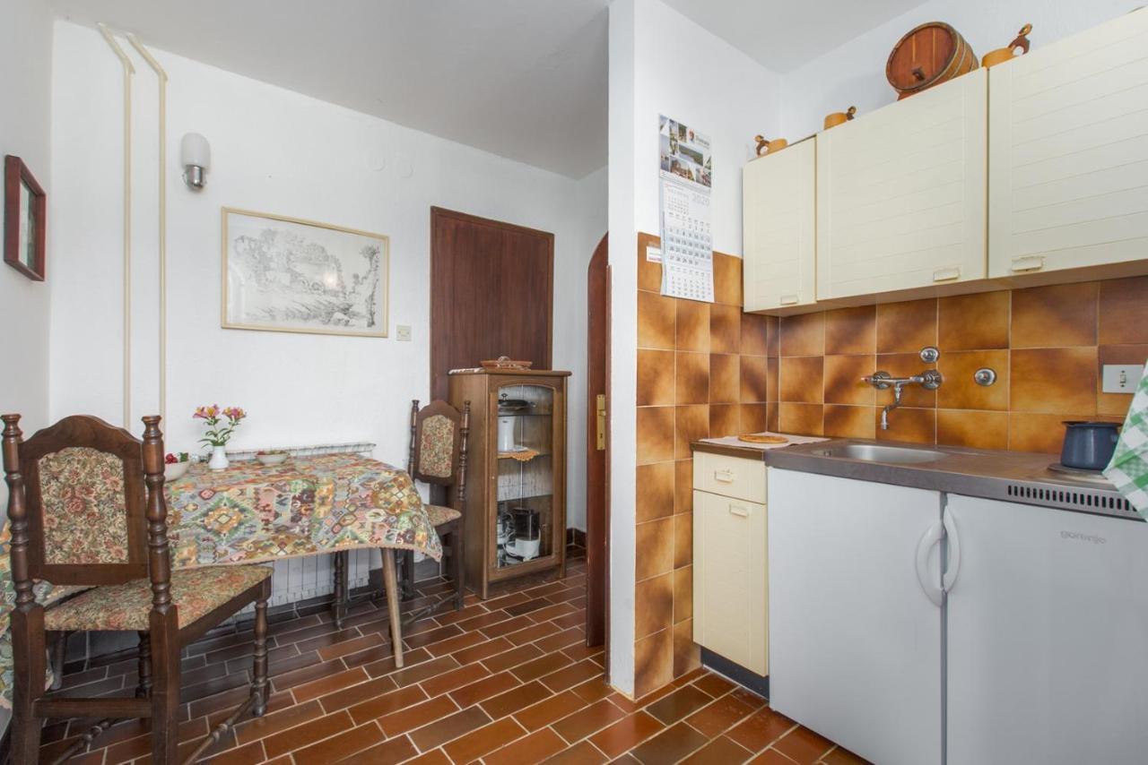 Anamarija Apartments Near The Beach And The Fantastic Adria Sea With Over 10 Small Islands Close By Funtana Exterior photo