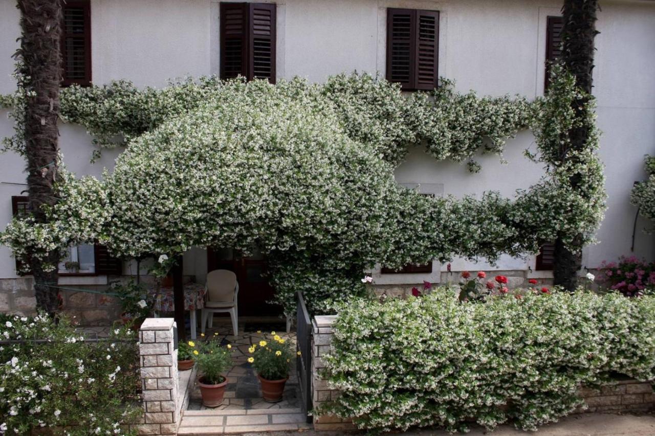 Anamarija Apartments Near The Beach And The Fantastic Adria Sea With Over 10 Small Islands Close By Funtana Exterior photo