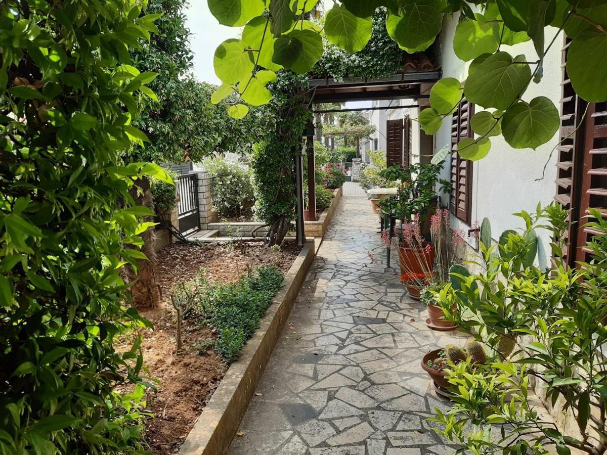 Anamarija Apartments Near The Beach And The Fantastic Adria Sea With Over 10 Small Islands Close By Funtana Exterior photo